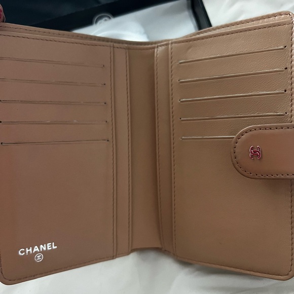 Chanel bifold wallet beige authentic - Picture 2 of 8